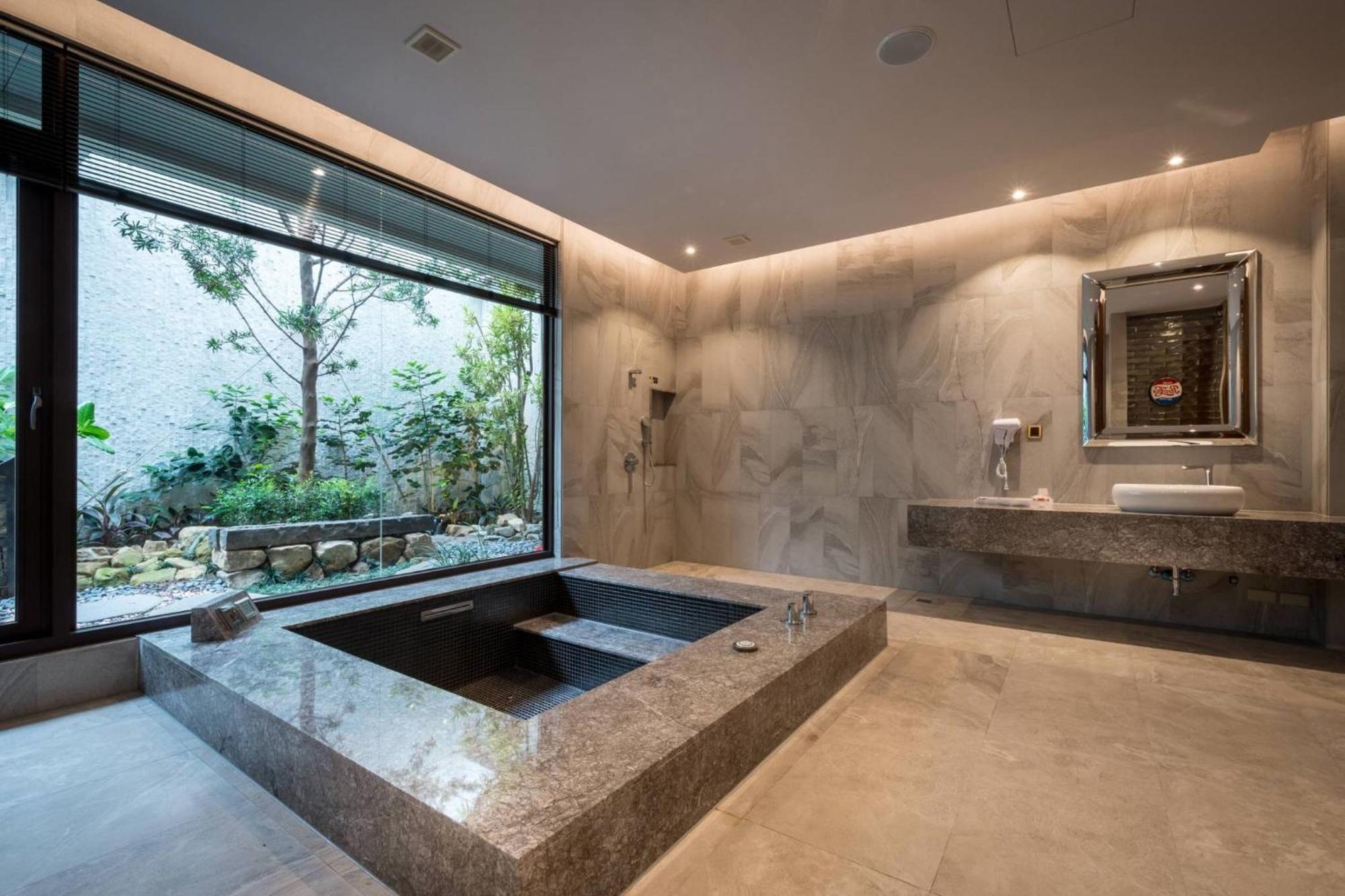 Icolour Villa Motel Taichung Bagian luar foto